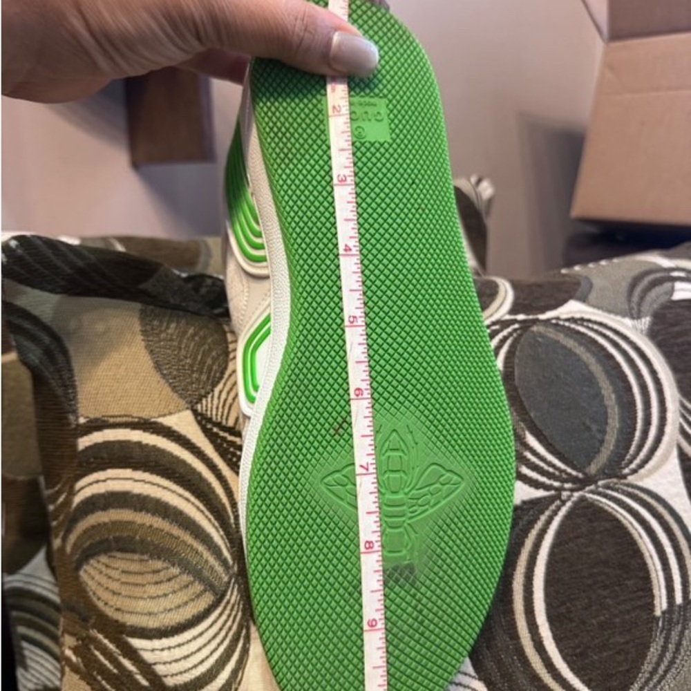 Gucci GG Supreme Basket Sneakers - Picture 14 of 15